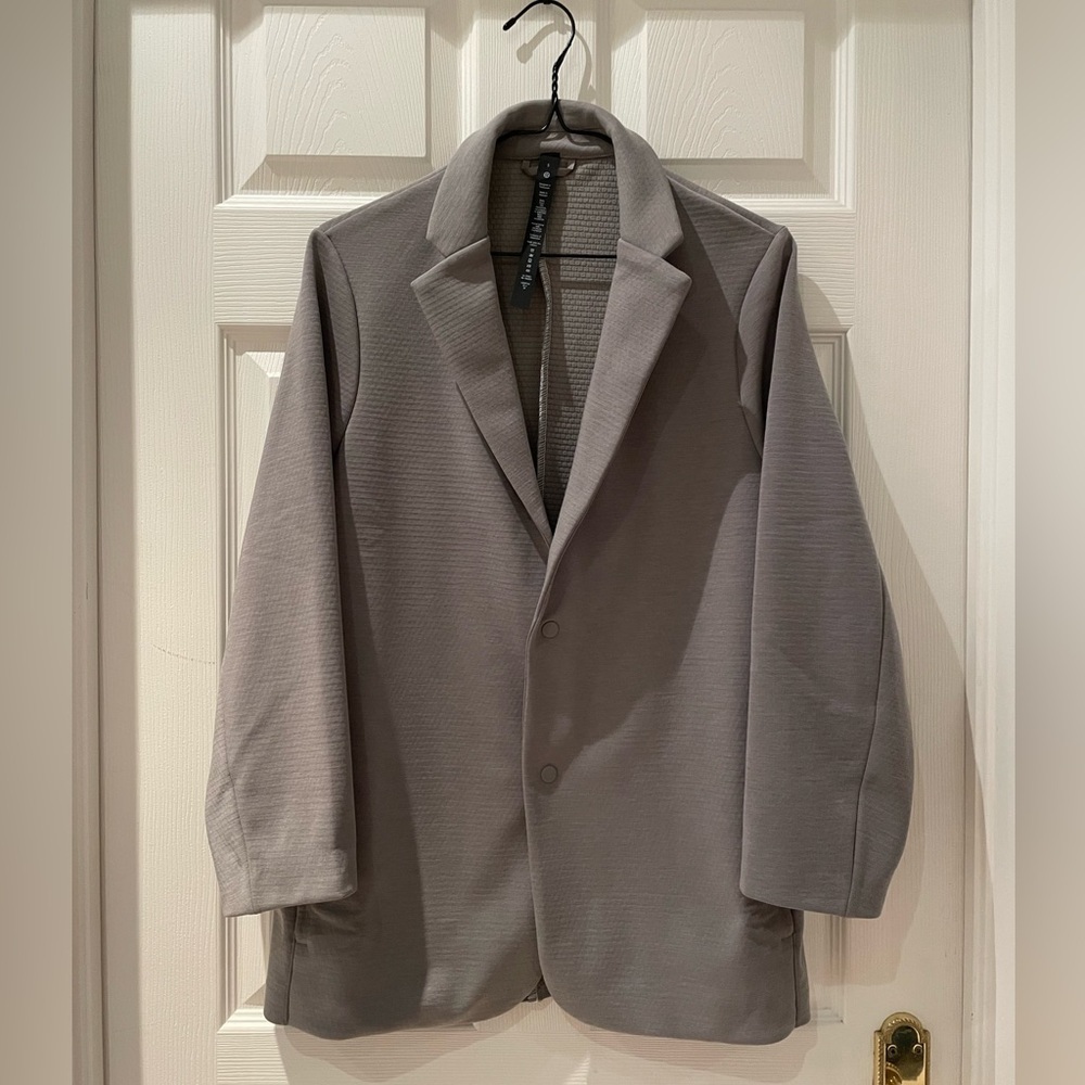 Men’s Lululemon gray jacket